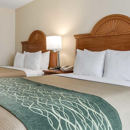 Super 8 By Wyndham Great Bend Hotell Exteriör bild