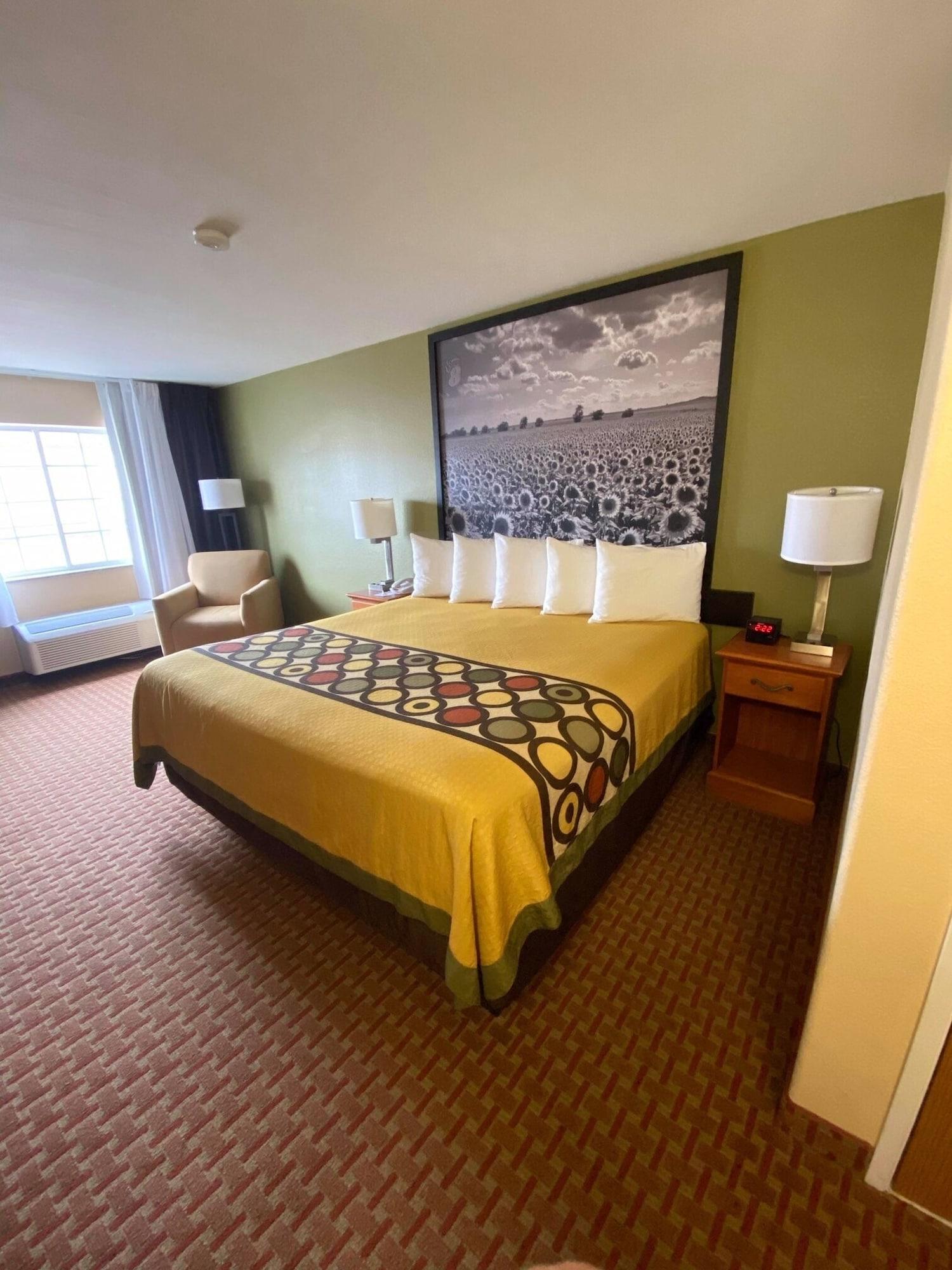 Super 8 By Wyndham Great Bend Hotell Exteriör bild