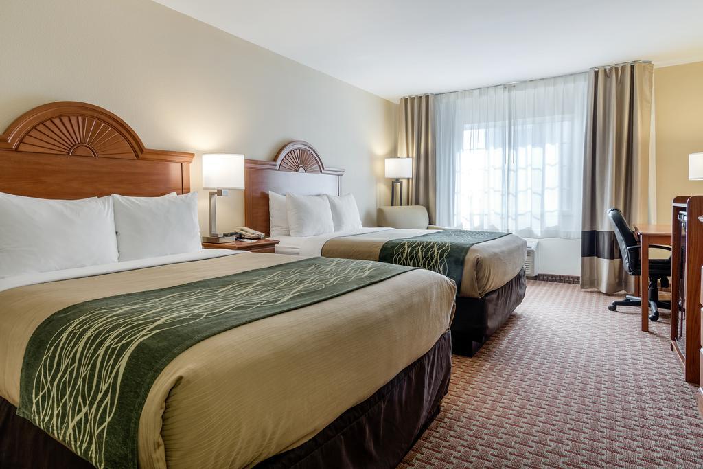 Super 8 By Wyndham Great Bend Hotell Exteriör bild