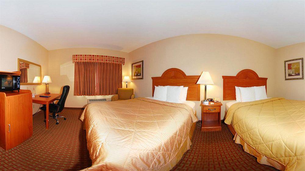 Super 8 By Wyndham Great Bend Hotell Exteriör bild