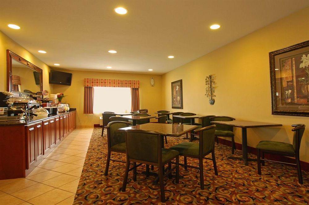 Super 8 By Wyndham Great Bend Hotell Restaurang bild