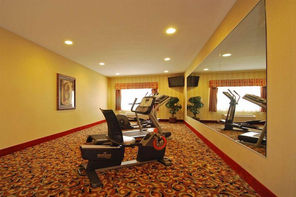 Super 8 By Wyndham Great Bend Hotell Exteriör bild