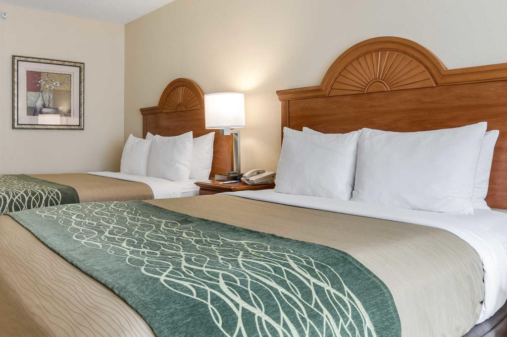 Super 8 By Wyndham Great Bend Hotell Exteriör bild