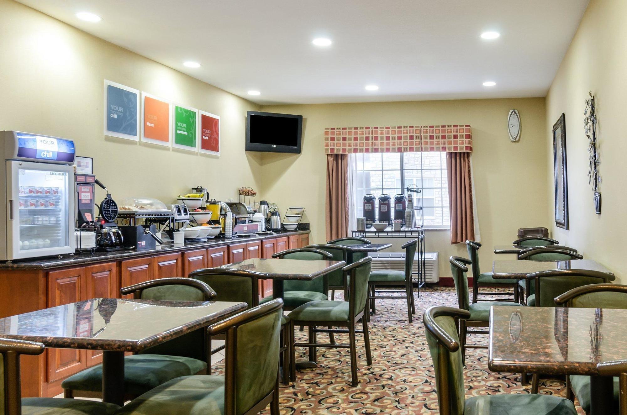 Super 8 By Wyndham Great Bend Hotell Exteriör bild