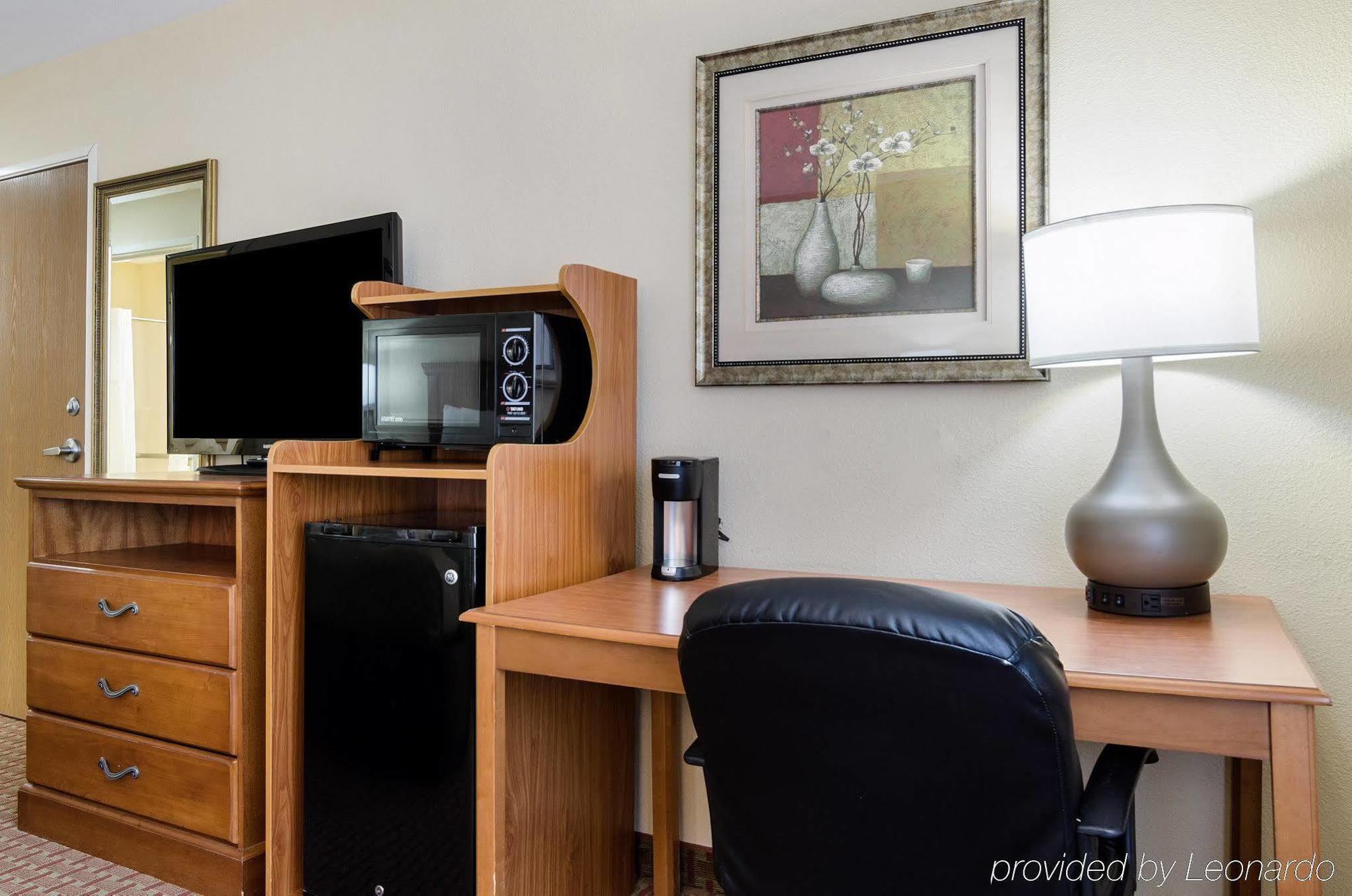Super 8 By Wyndham Great Bend Hotell Exteriör bild