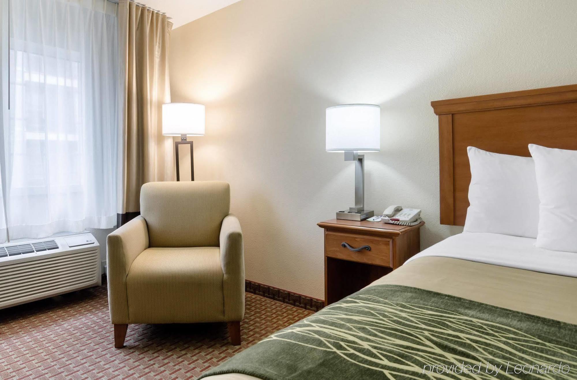 Super 8 By Wyndham Great Bend Hotell Exteriör bild
