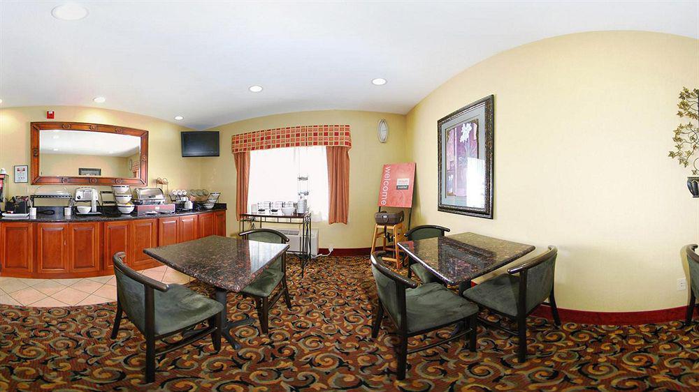 Super 8 By Wyndham Great Bend Hotell Exteriör bild