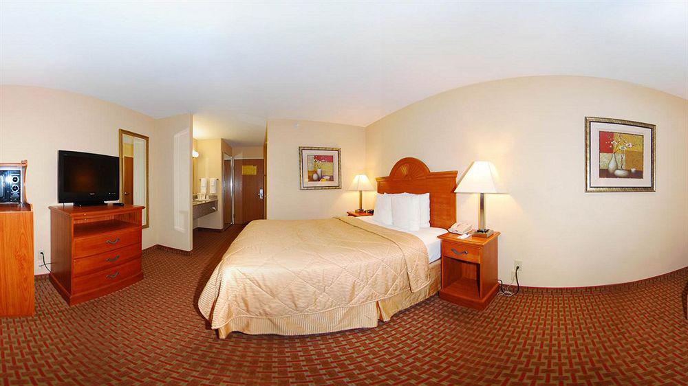 Super 8 By Wyndham Great Bend Hotell Exteriör bild