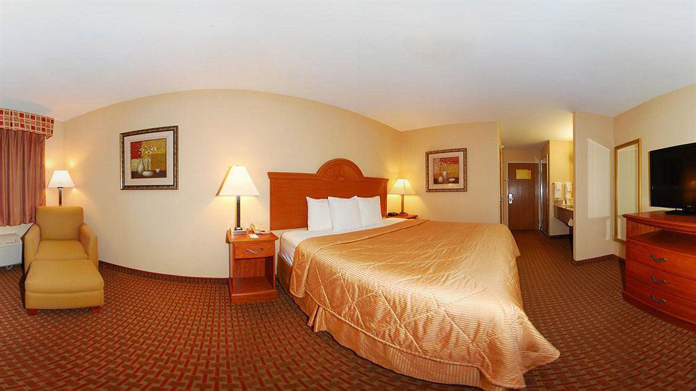 Super 8 By Wyndham Great Bend Hotell Exteriör bild